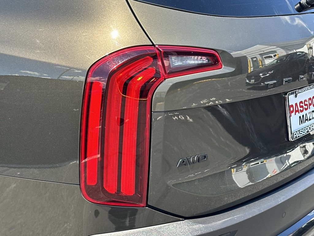 Used 2022 Kia Telluride SX w/ SX Prestige Package AWD/4WD image 9
