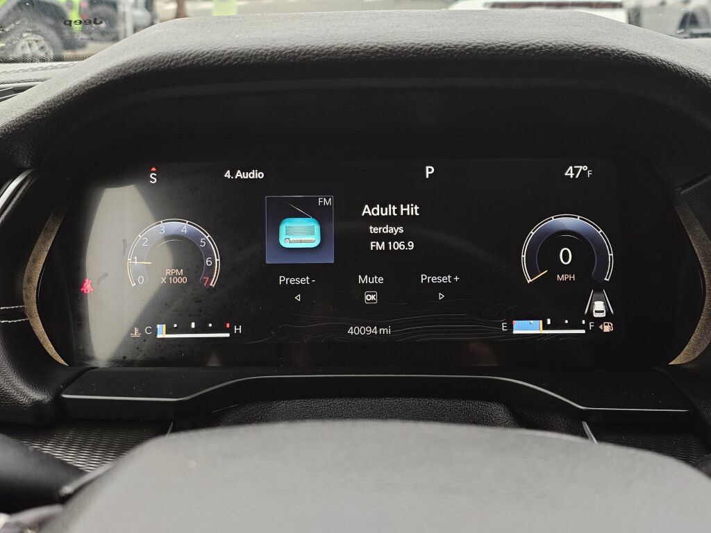 Used 2023 Jeep Grand Cherokee L Laredo image 20