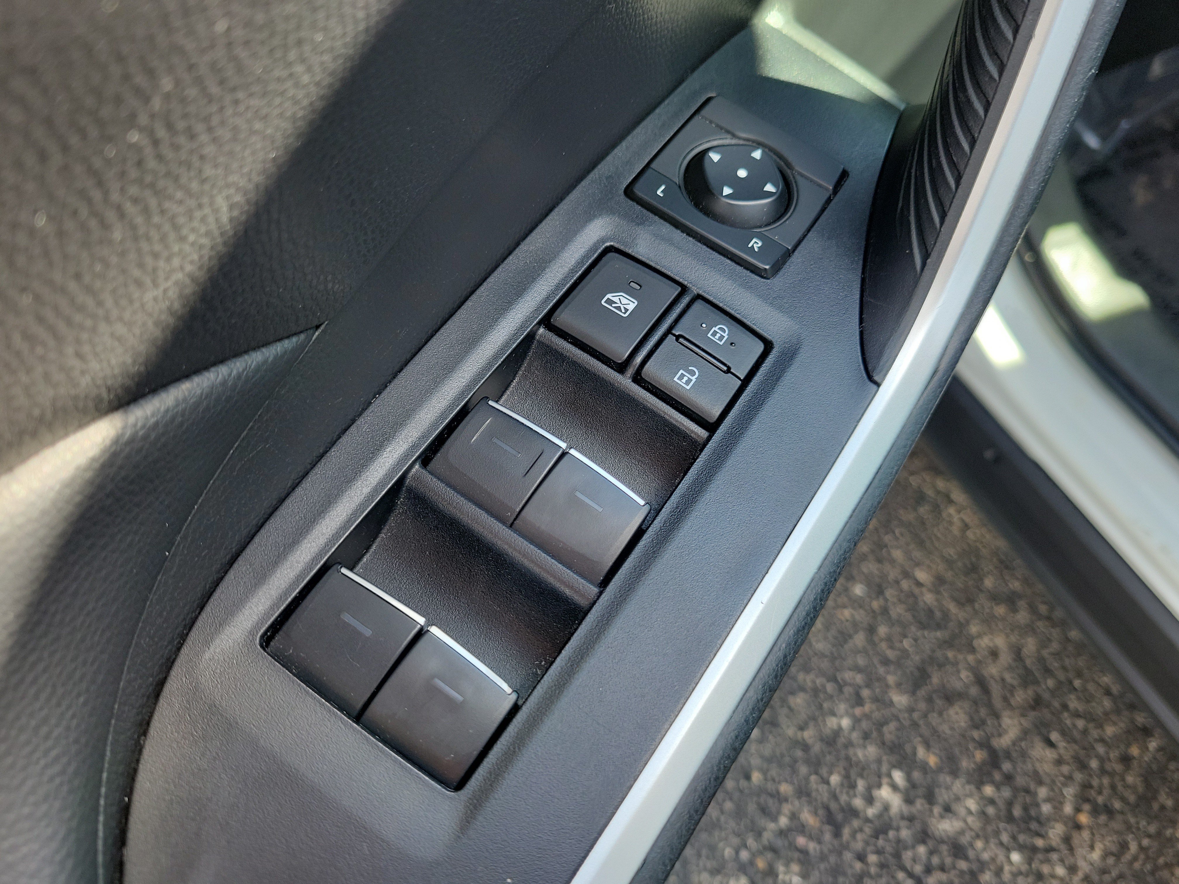 Used 2024 Toyota RAV4 XLE FWD image 21