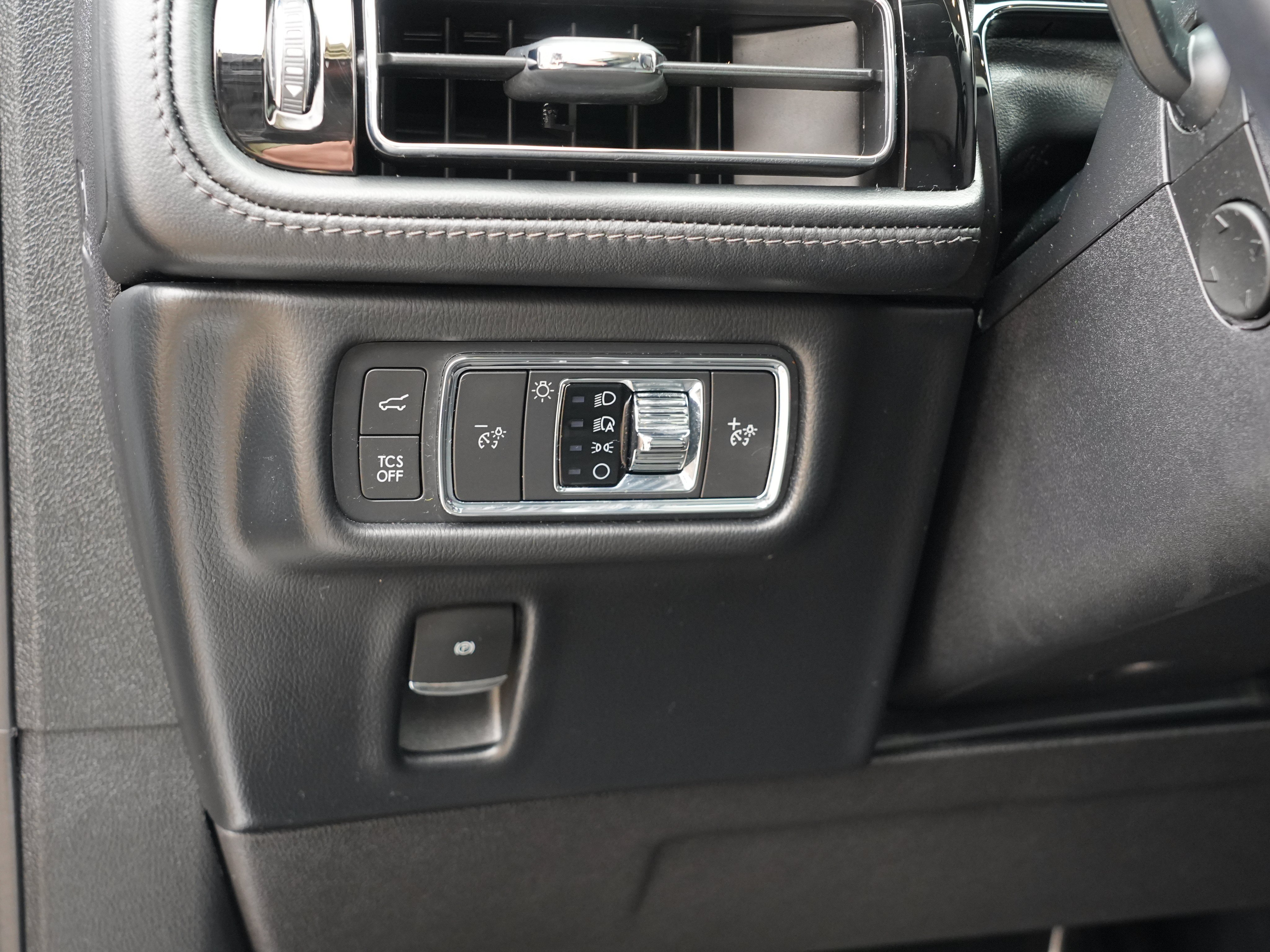 Used 2022 Lincoln Nautilus Reserve AWD/4WD image 19