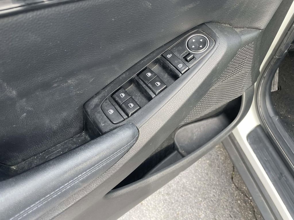 Used 2023 Kia Seltos S image 28