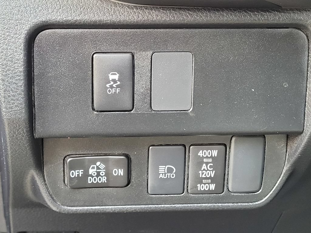 Used 2023 Toyota Tacoma TRD Off-Road w/ Technology Package AWD/4WD image 11