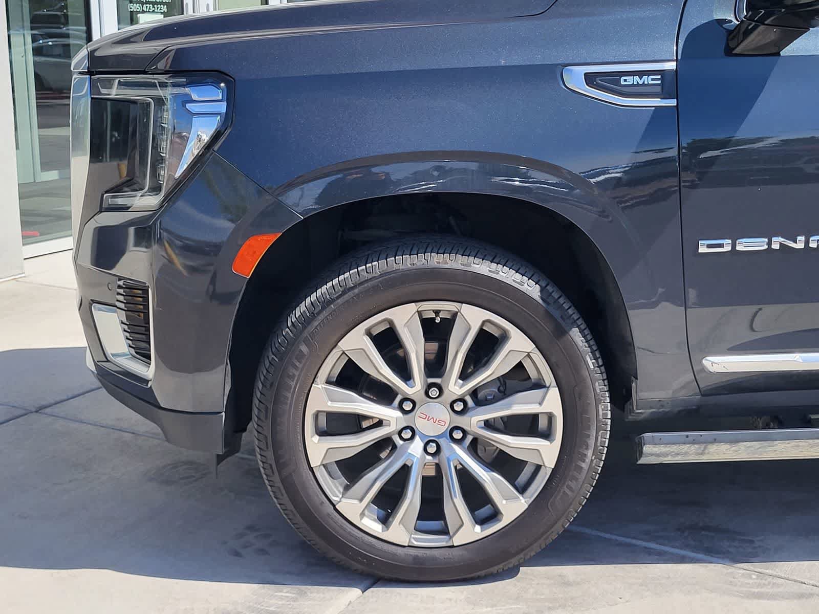 Used 2022 GMC Yukon Denali w/ Denali Premium Package AWD/4WD image 8