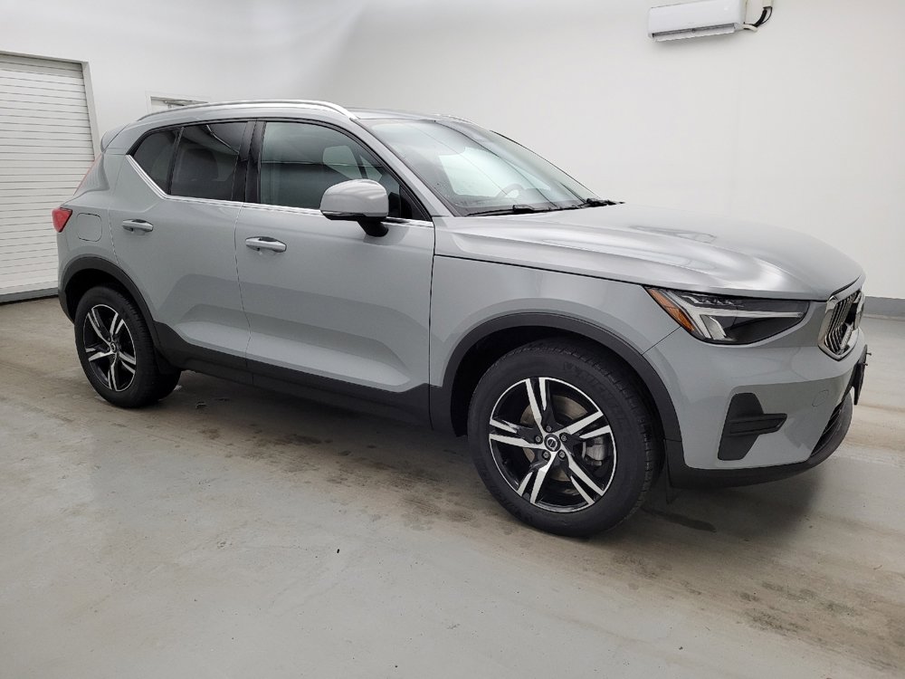 Used 2024 Volvo XC40 B5 Core image 11