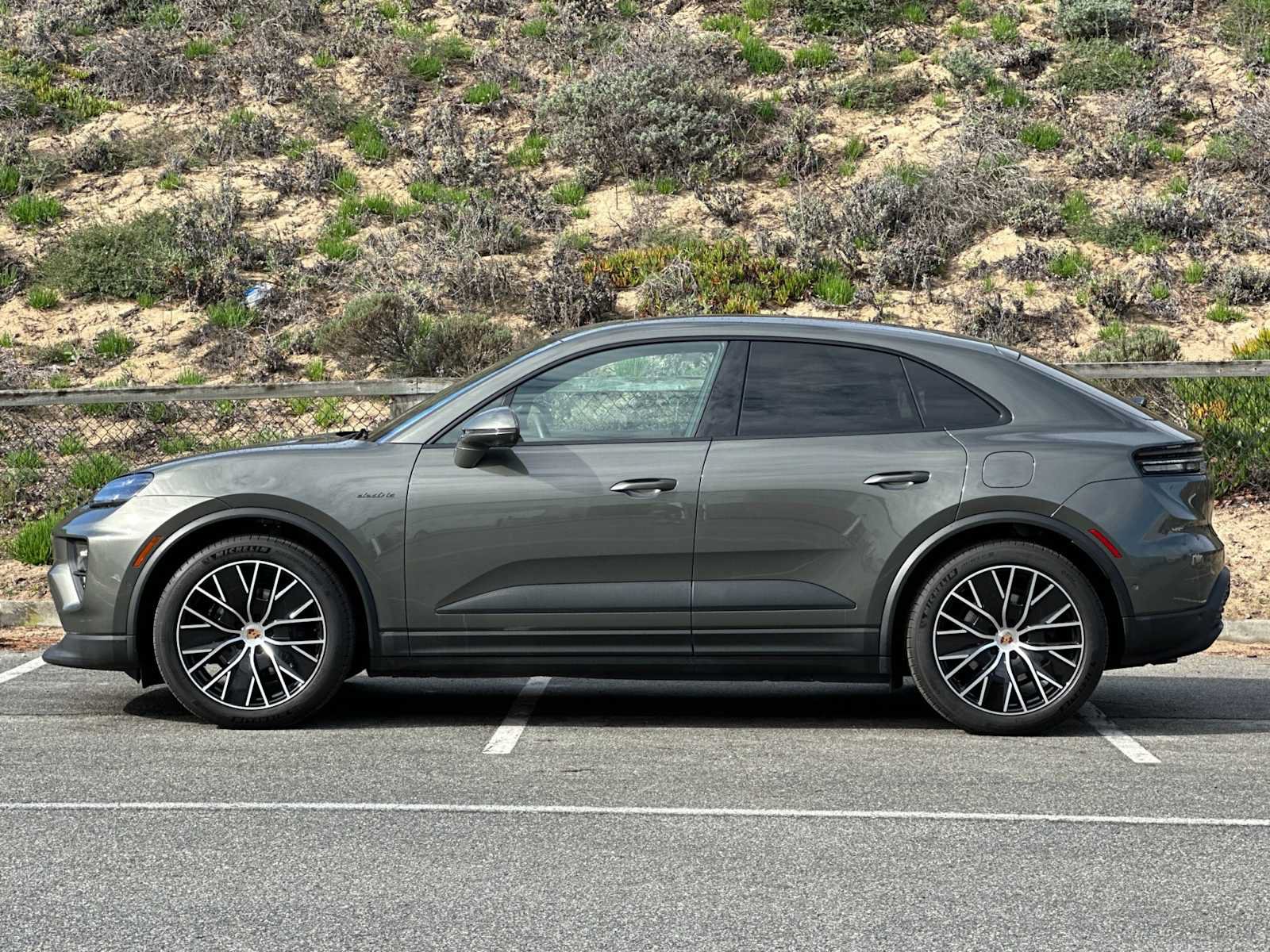 Certified 2025 Porsche Macan Electric RWD image 2