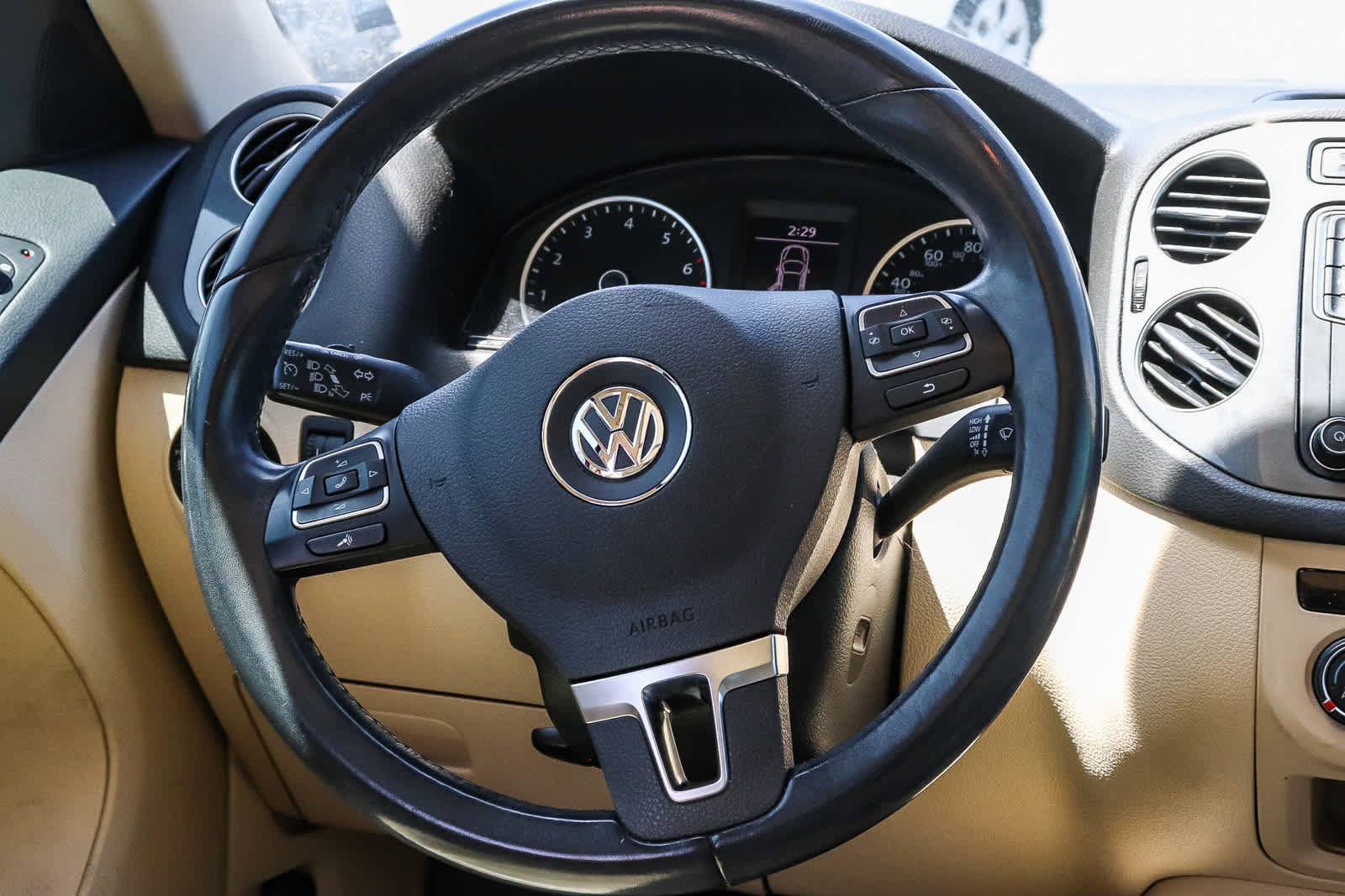 Used 2016 Volkswagen Tiguan SE FWD image 19
