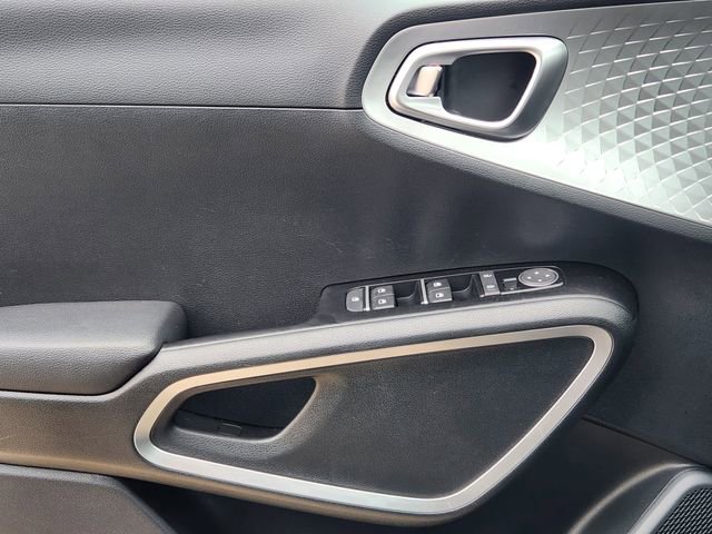 Certified 2025 Kia Soul LX FWD image 23