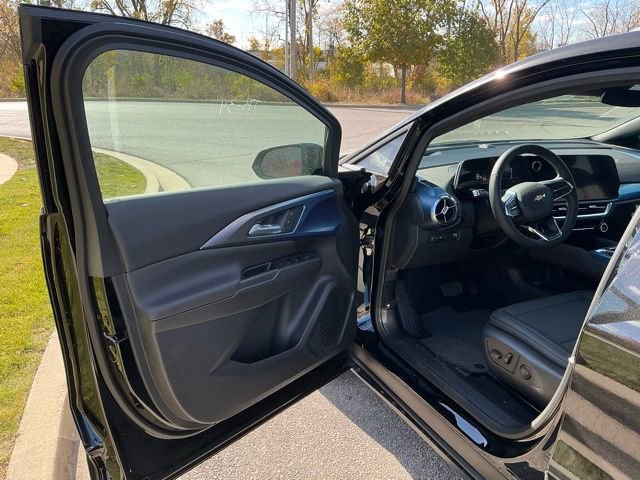 New 2026 Chevrolet Equinox EV LT image 11