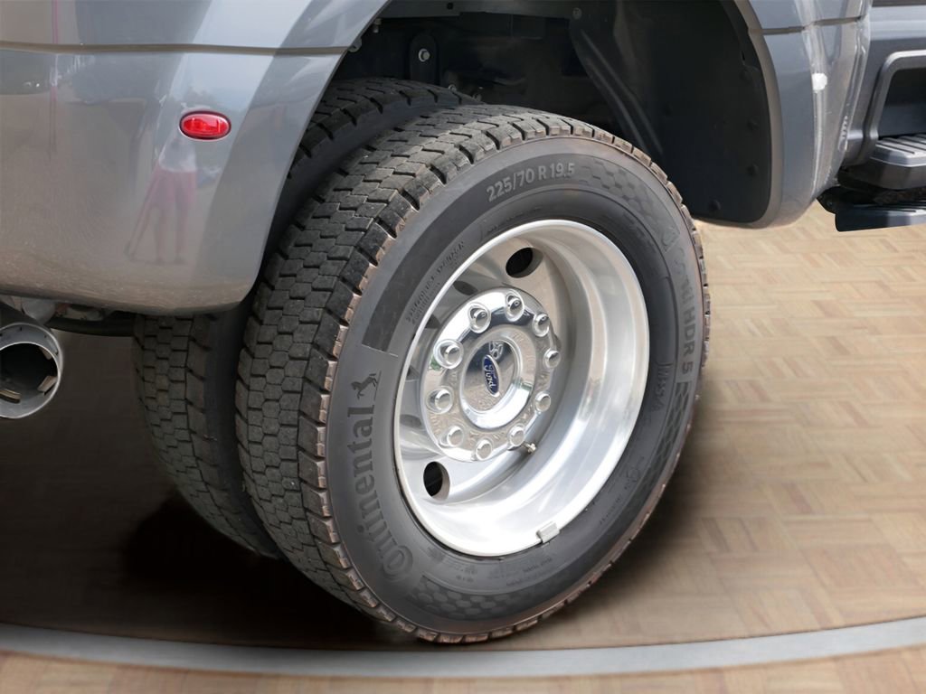 Used 2024 Ford F450 Limited w/ FX4 Off-Road Package image 27