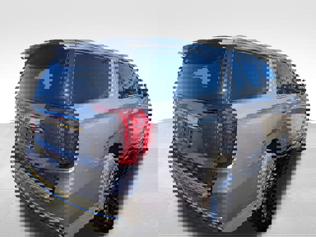 Used 2022 GMC Yukon XL SLT w/ SLT Premium Package image 7