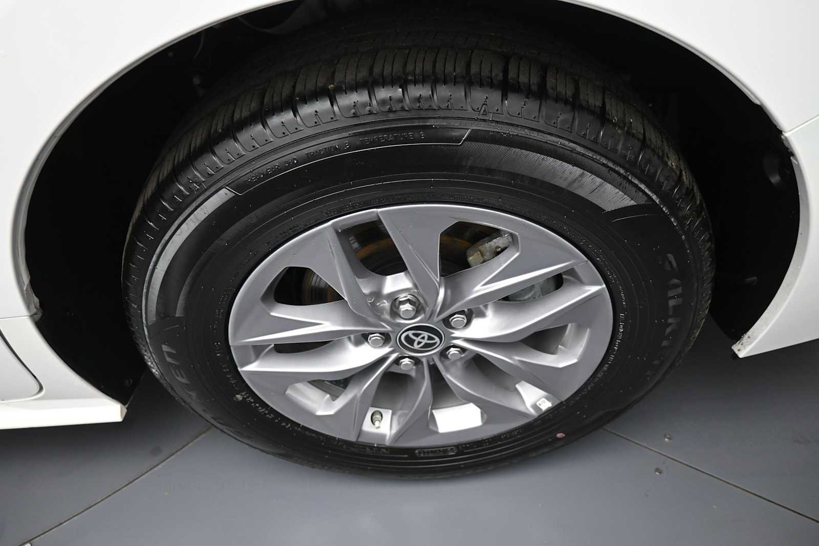 Certified 2025 Toyota Sienna LE FWD image 14