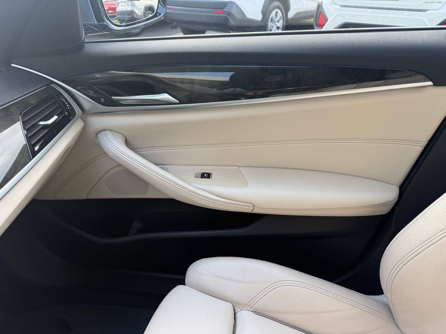 Used 2023 BMW 530e w/ Convenience Package image 20