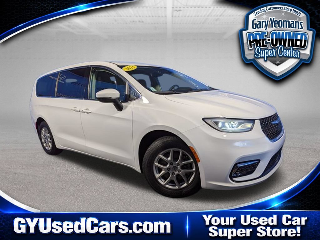 Used 2023 Chrysler Pacifica Touring-L FWD image 1