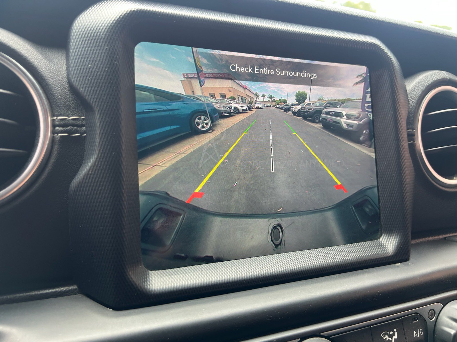 Used 2020 Jeep Gladiator Overland AWD/4WD image 23