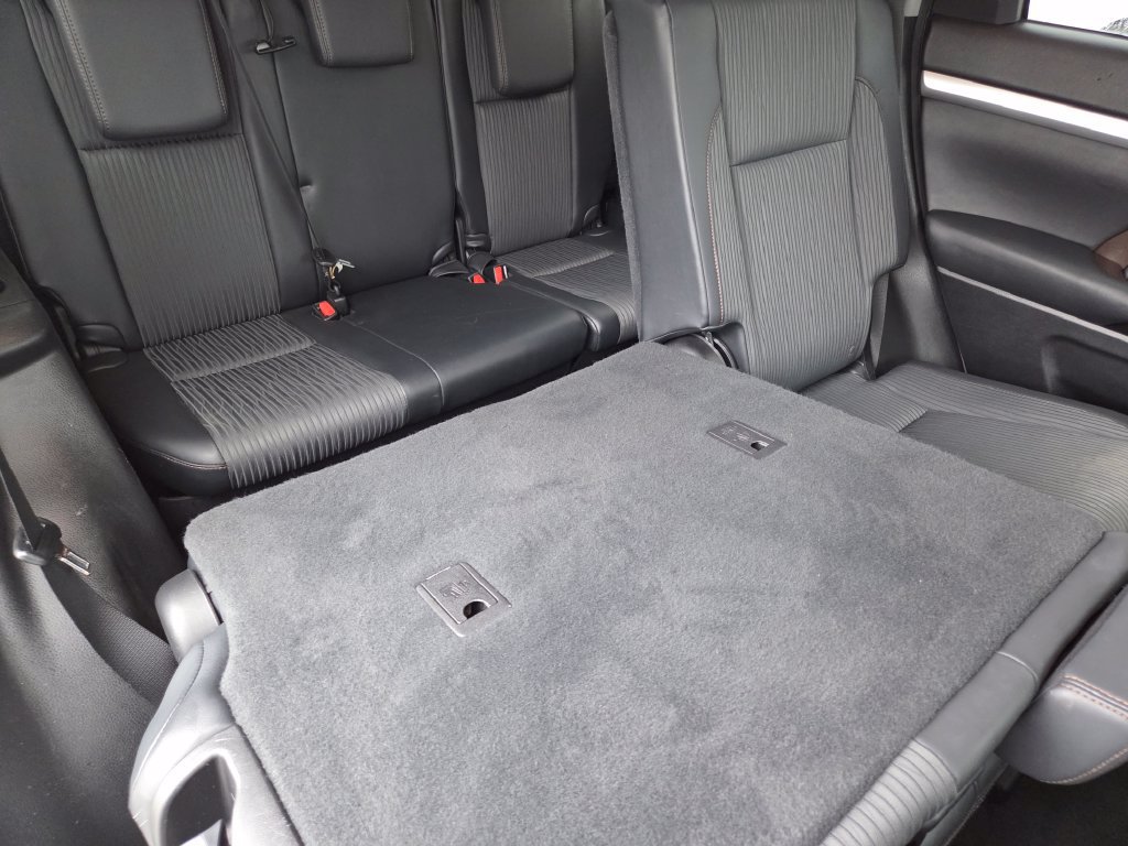 Used 2015 Toyota Highlander Plus FWD image 5
