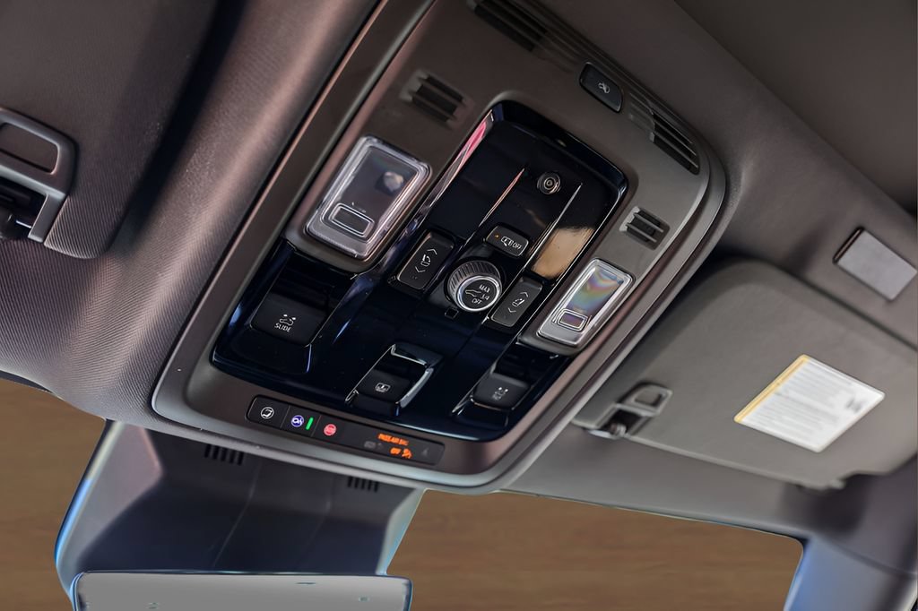 Certified 2025 Cadillac Escalade ESV Premium Luxury w/ Touring Package AWD/4WD image 19