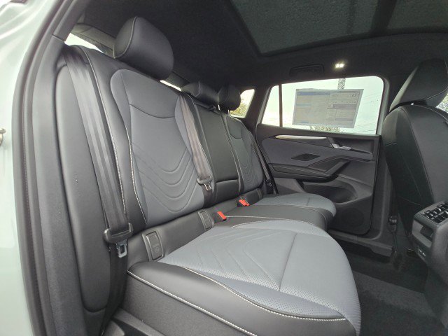 New 2025 Volkswagen Tiguan SE R-Line image 15