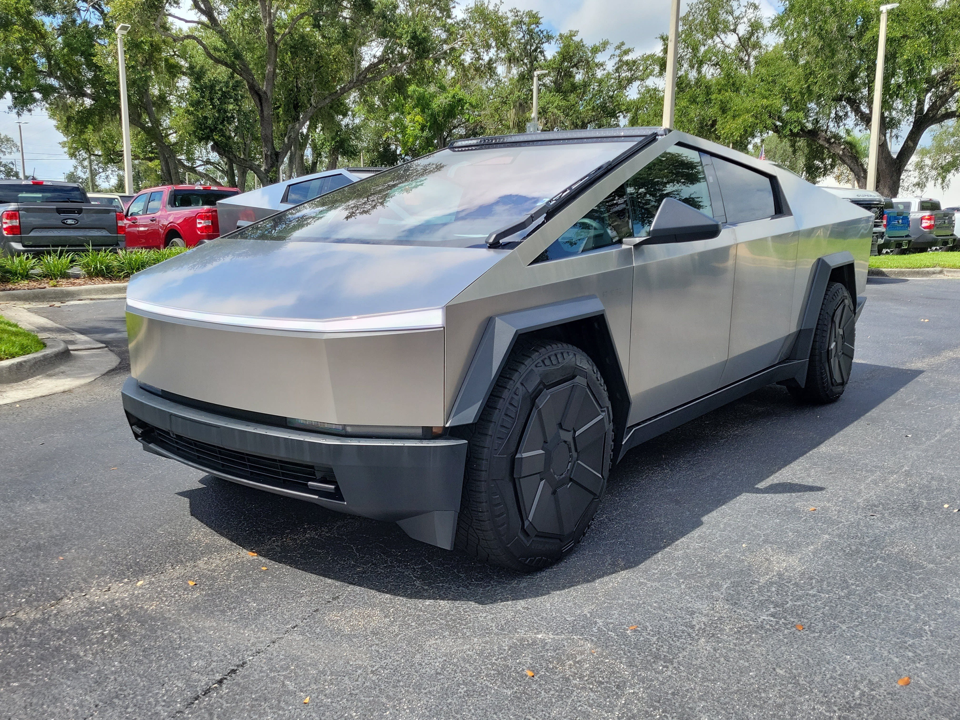 Used 2024 Tesla Cybertruck Cyberbeast AWD/4WD image 3