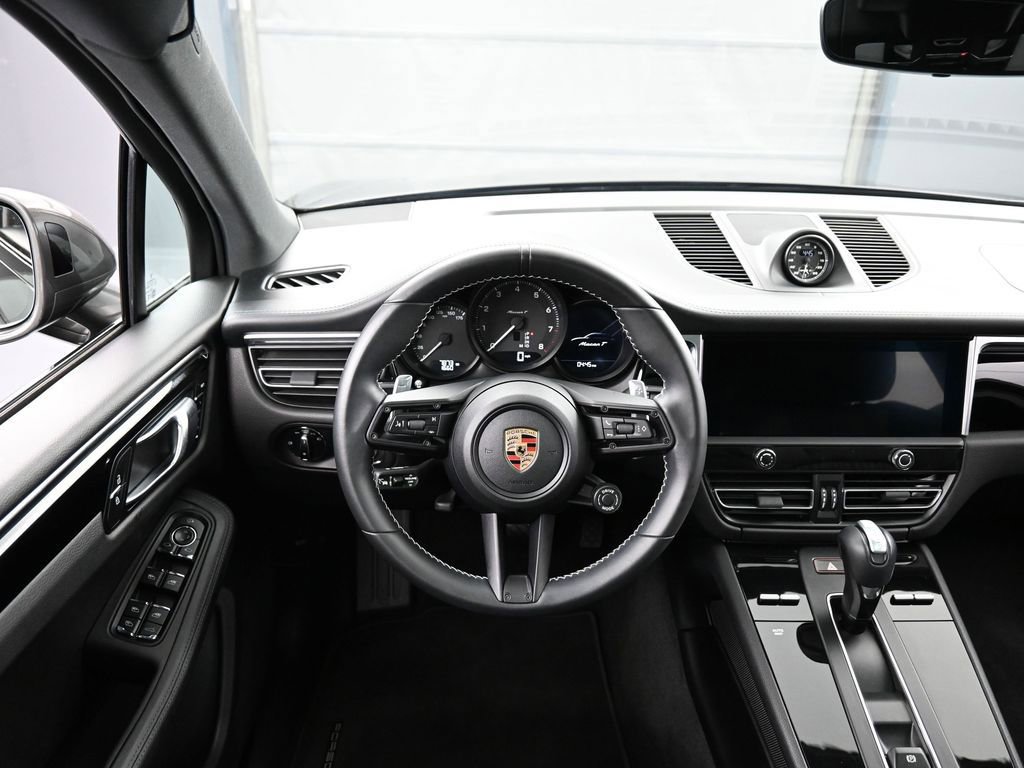 Certified 2024 Porsche Macan Turbo image 18