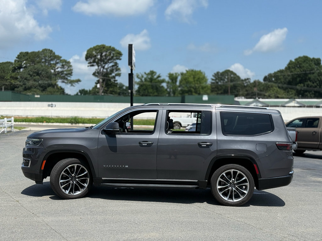 Used 2022 Jeep Wagoneer Series III w/ Flexible Seating Group RWD image 4