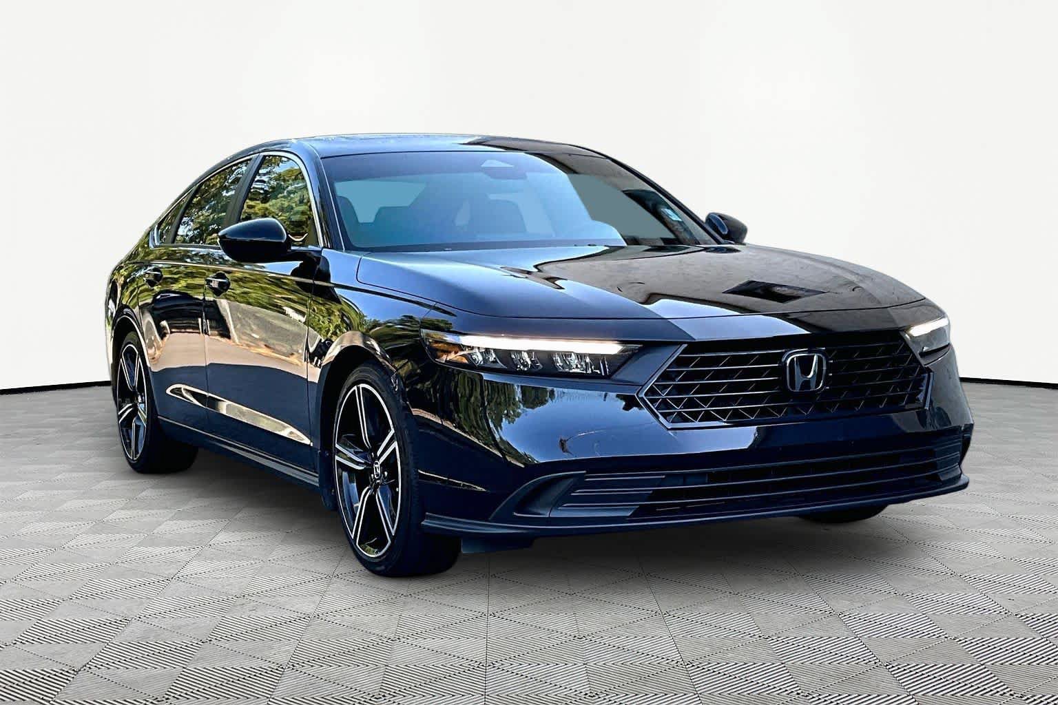 Used 2024 Honda Accord Sport image 3