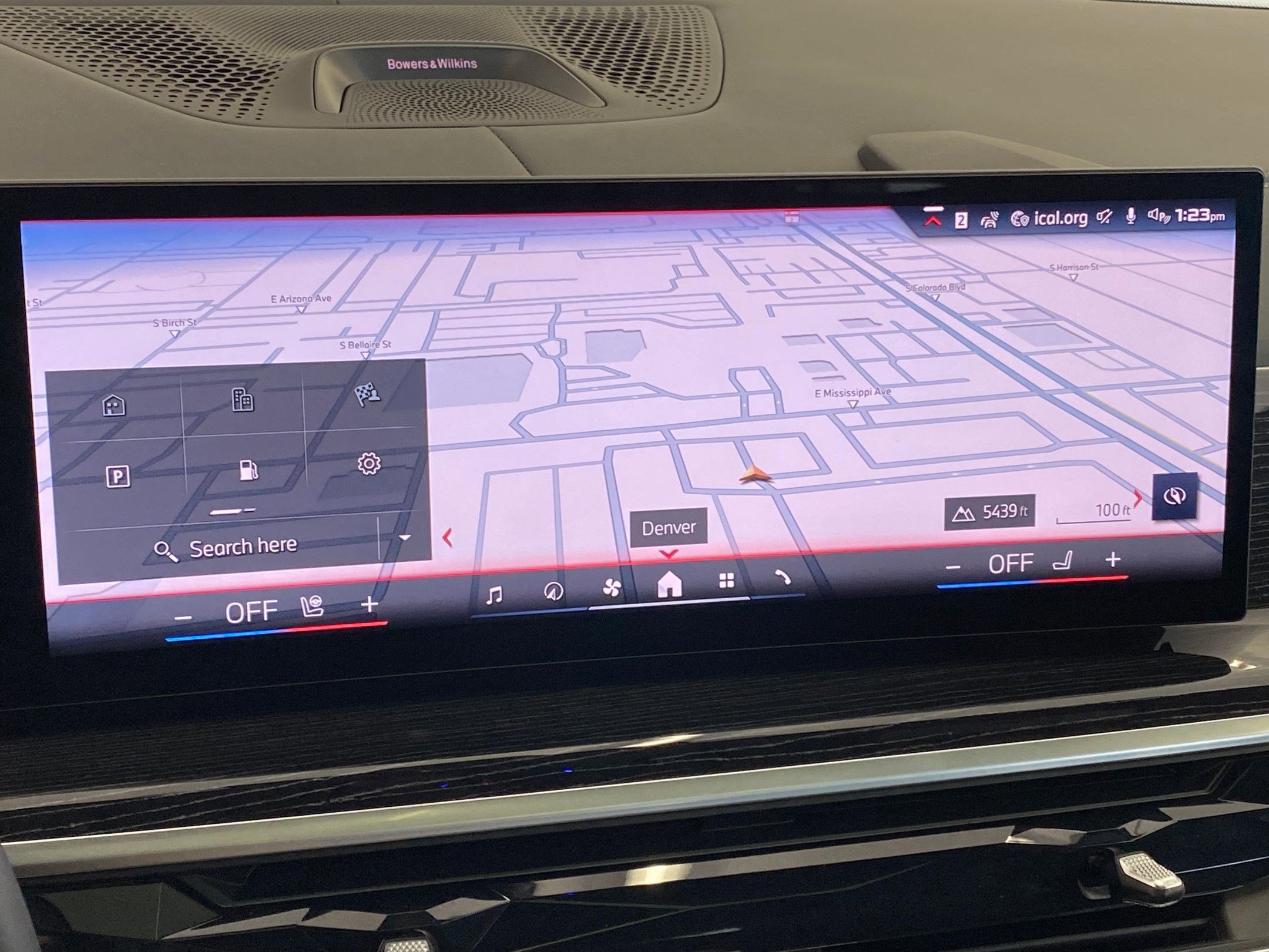 Used 2025 BMW X7 M60i w/ Executive Package image 26