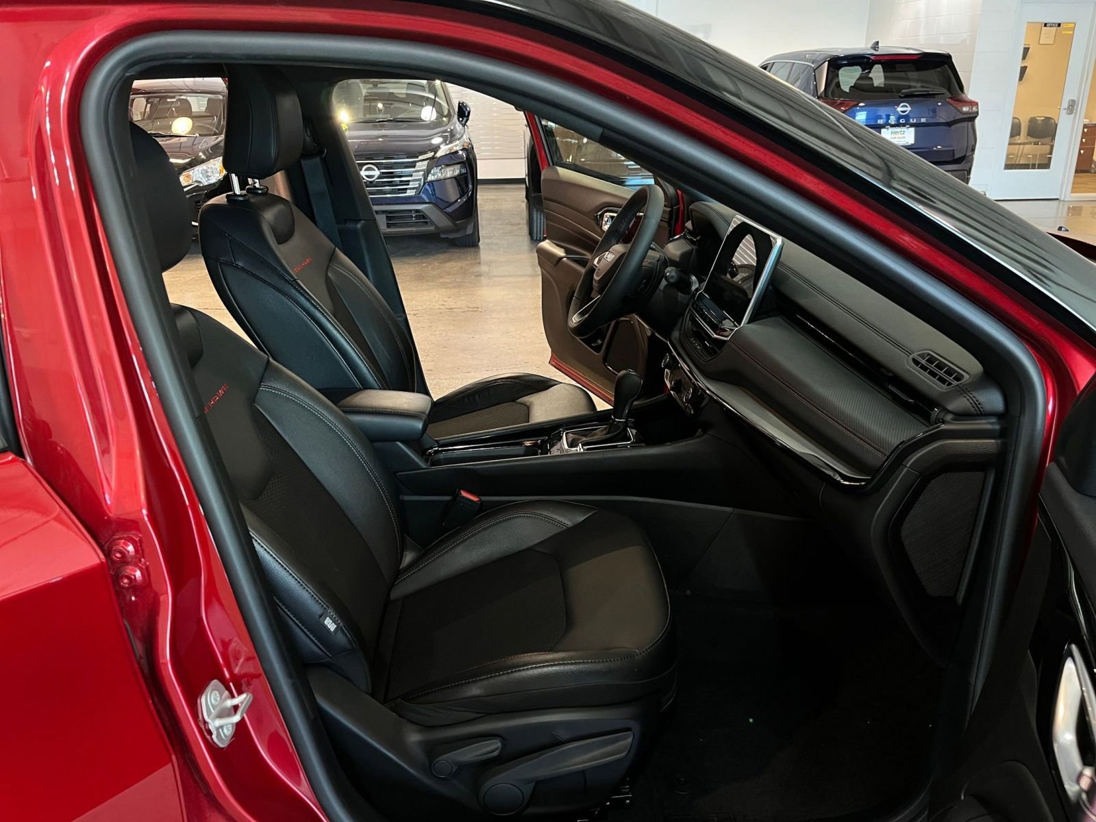 Used 2025 Jeep Compass Trailhawk AWD/4WD image 36