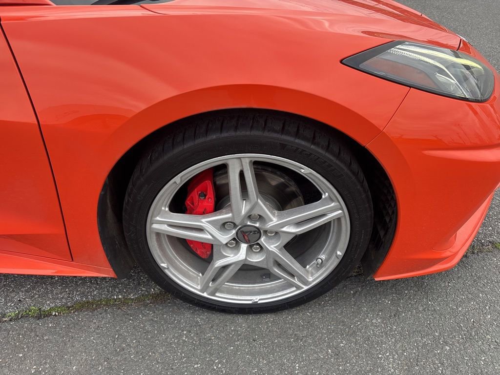 Used 2021 Chevrolet Corvette Stingray Preferred Cpe w/ Body-Colour Dual Roof Package RWD image 9