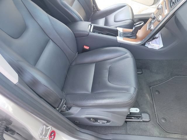 Used 2017 Volvo XC60 T6 Inscription w/ Climate Package AWD/4WD image 11