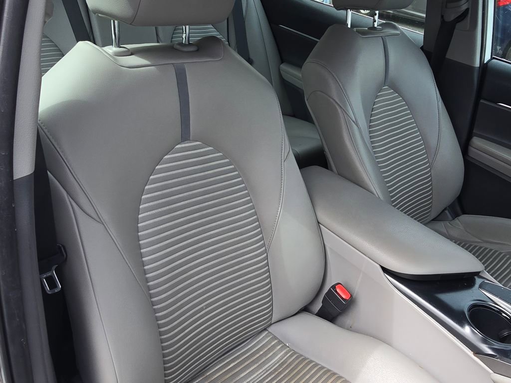 Used 2020 Toyota Camry SE image 9