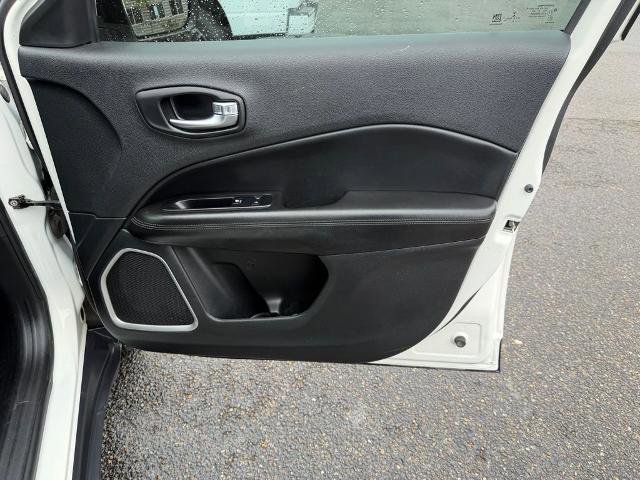 Used 2020 Jeep Compass Latitude FWD image 21