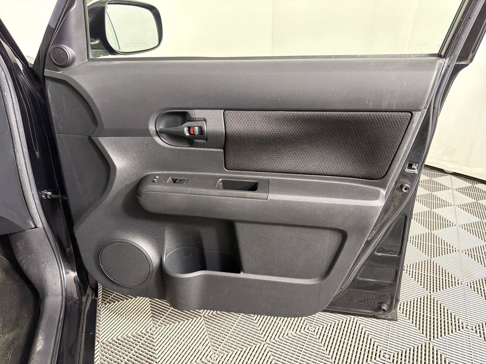 Used 2009 Scion xB FWD image 12