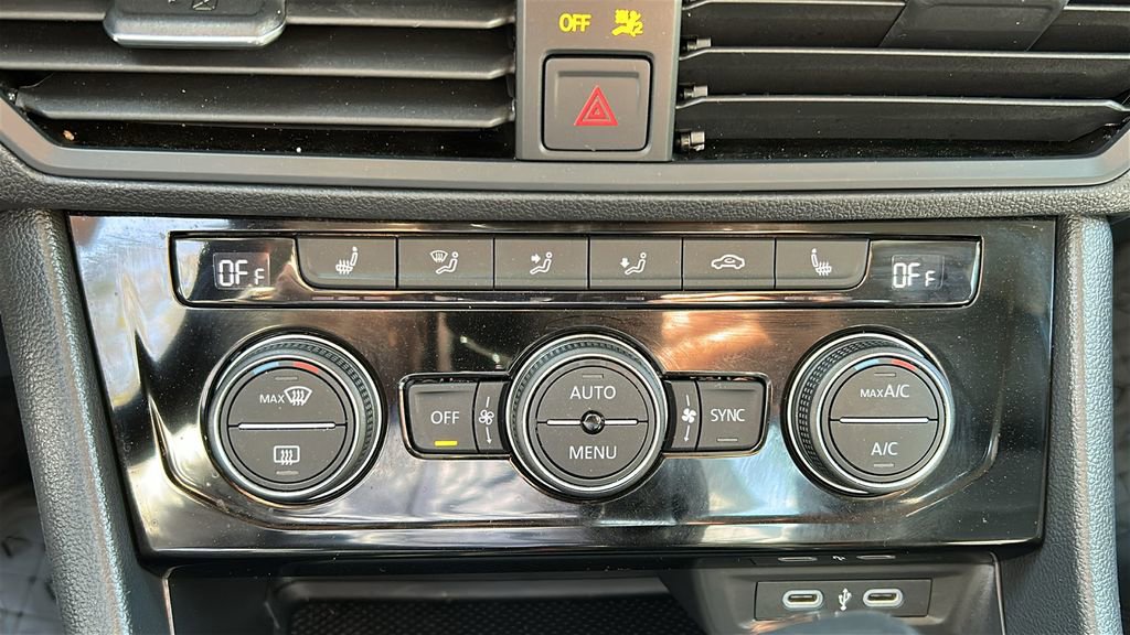 Used 2023 Volkswagen Jetta SE w/ Panoramic Sunroof Package FWD image 20
