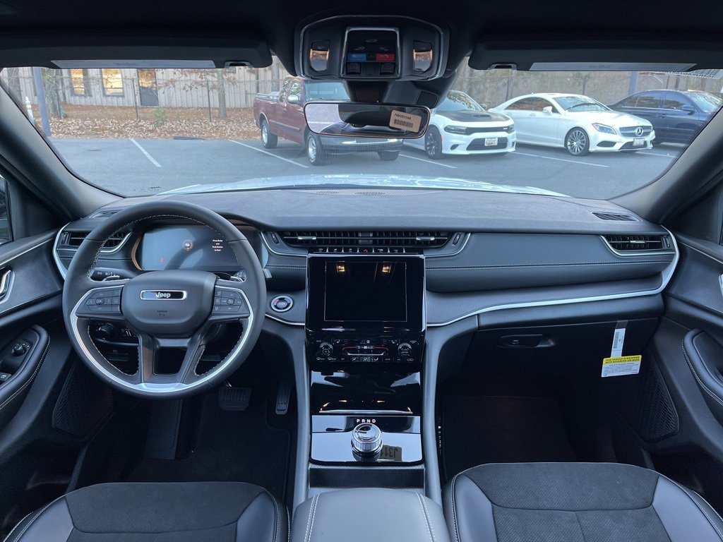 New 2025 Jeep Grand Cherokee L Altitude image 6