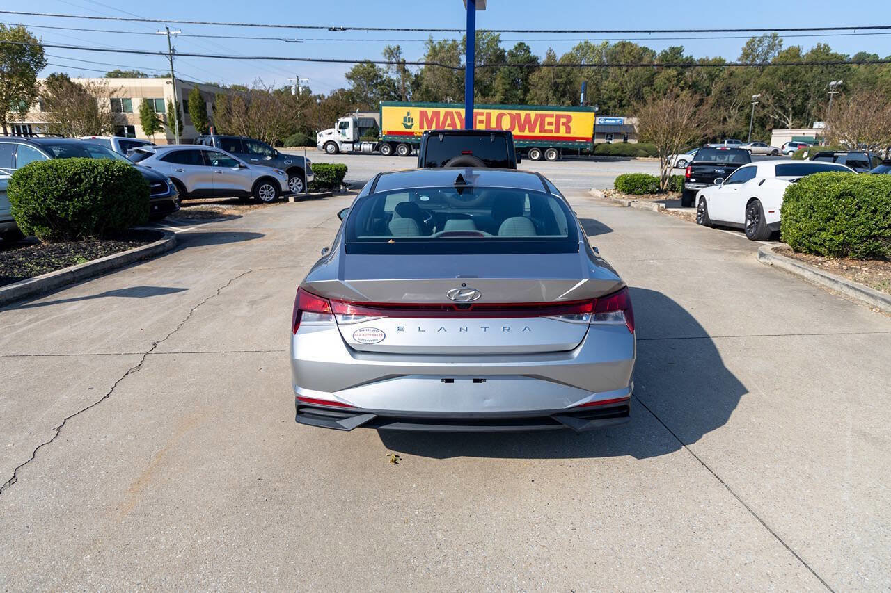 Used 2021 Hyundai Elantra SEL w/ Cargo Package image 4