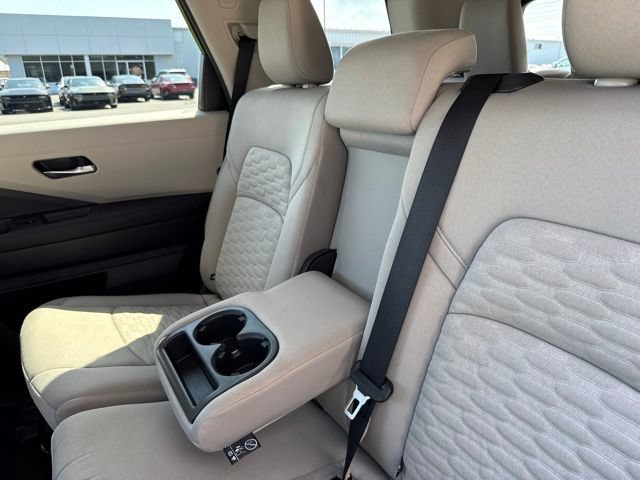 Used 2022 Nissan Pathfinder SV AWD/4WD image 23