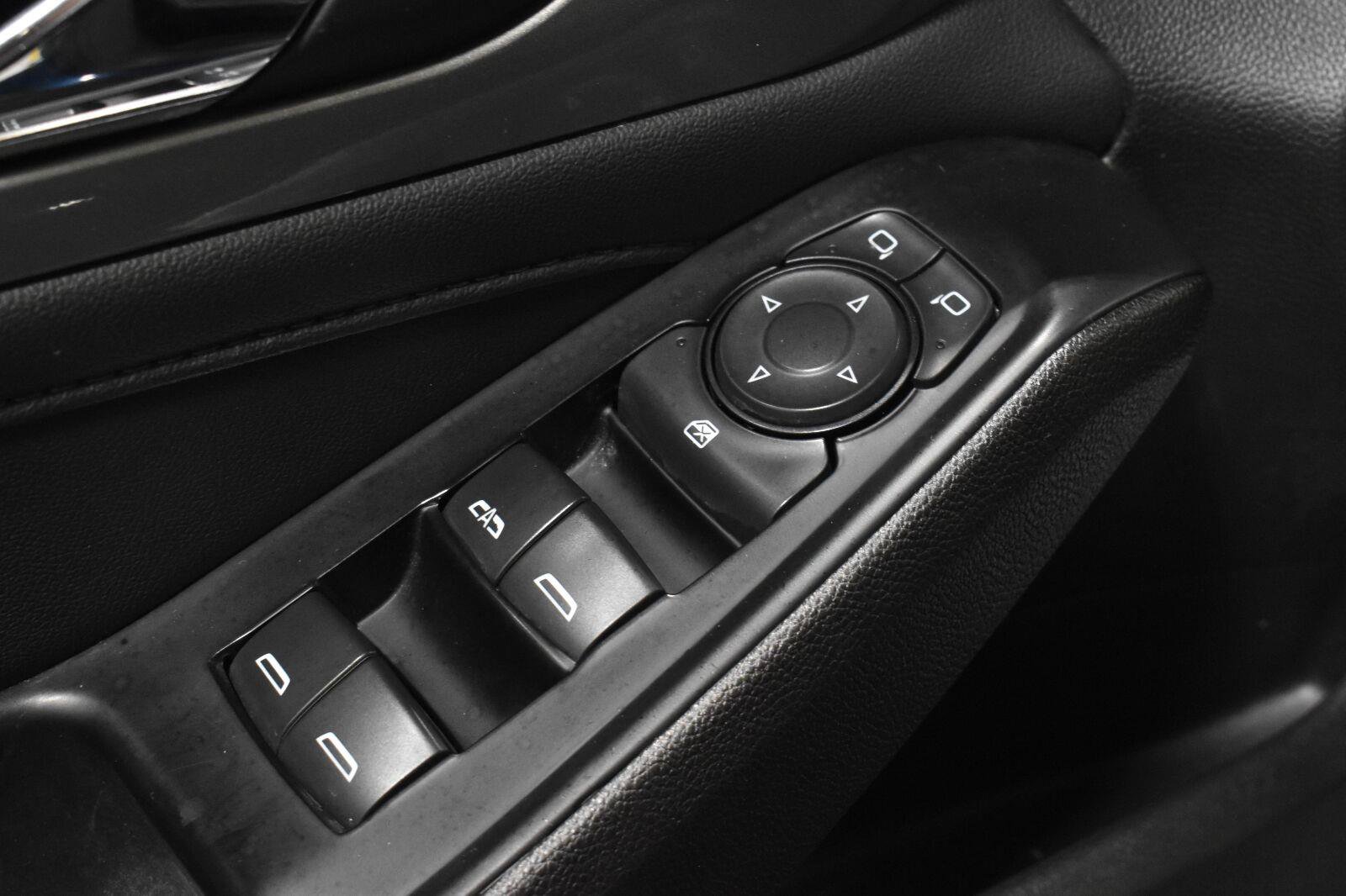 Used 2023 Chevrolet Traverse LT FWD image 11