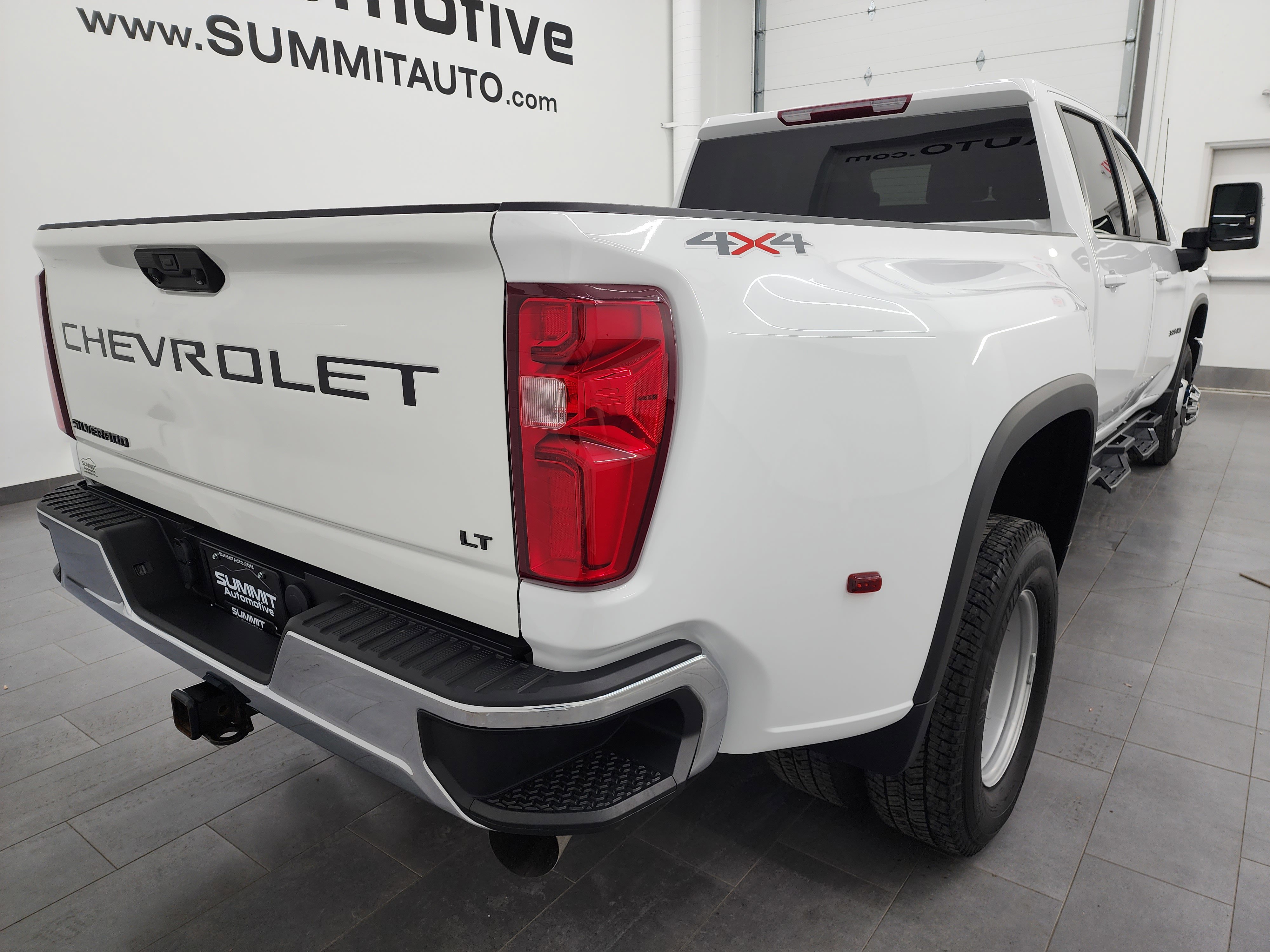 Used 2024 Chevrolet Silverado 3500 LT w/ Convenience Package AWD/4WD image 4