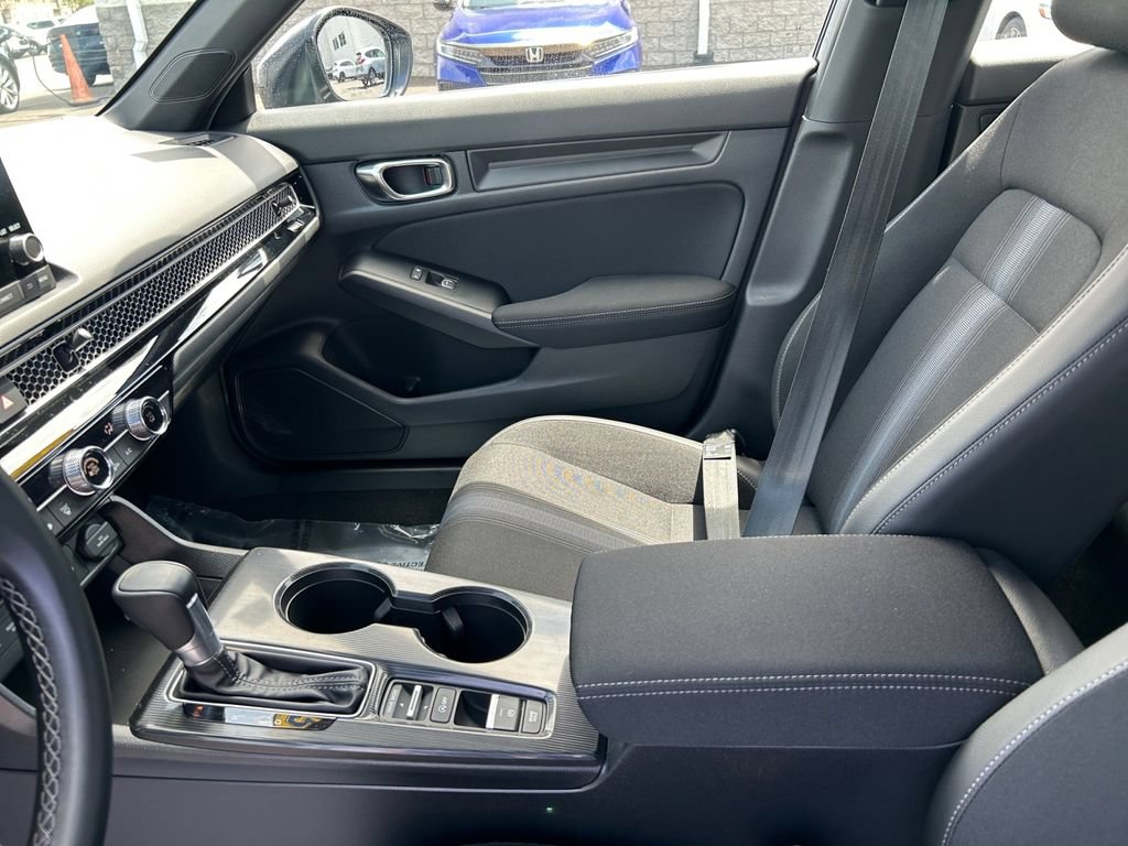 Used 2025 Honda Civic Sport image 28