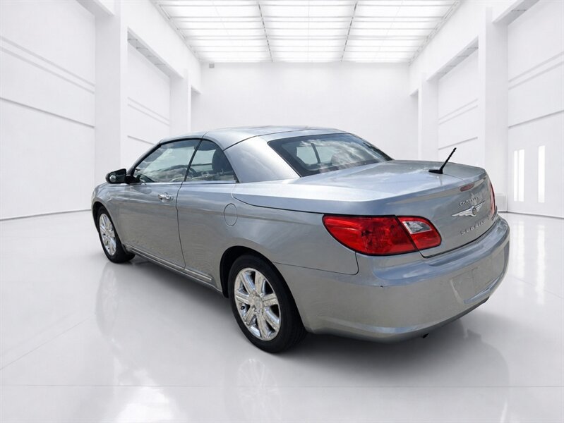 Used 2010 Chrysler Sebring Limited FWD image 17