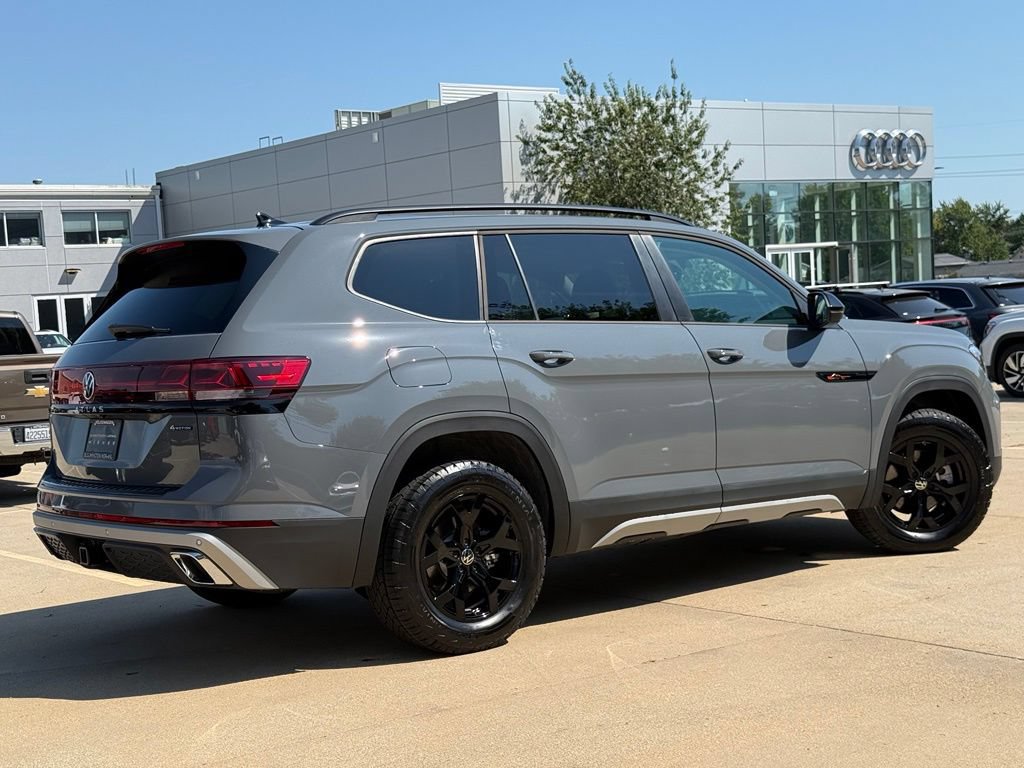 New 2026 Volkswagen Atlas Peak Edition AWD/4WD image 2