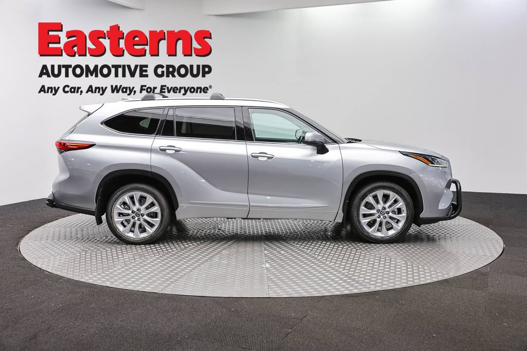Used 2021 Toyota Highlander Limited AWD/4WD image 4
