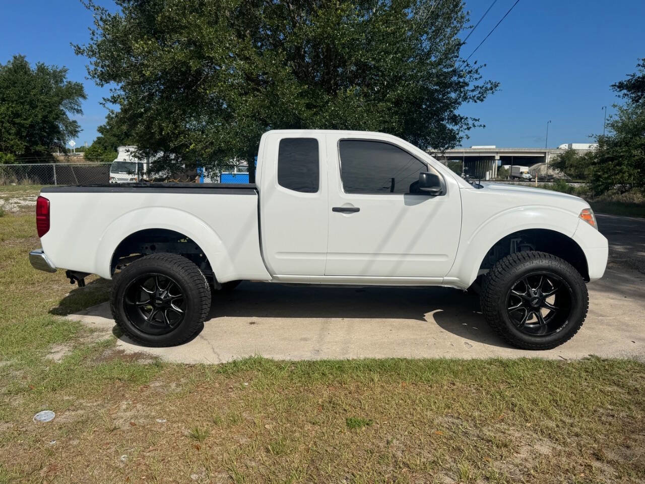 Used 2018 Nissan Frontier SV RWD image 5