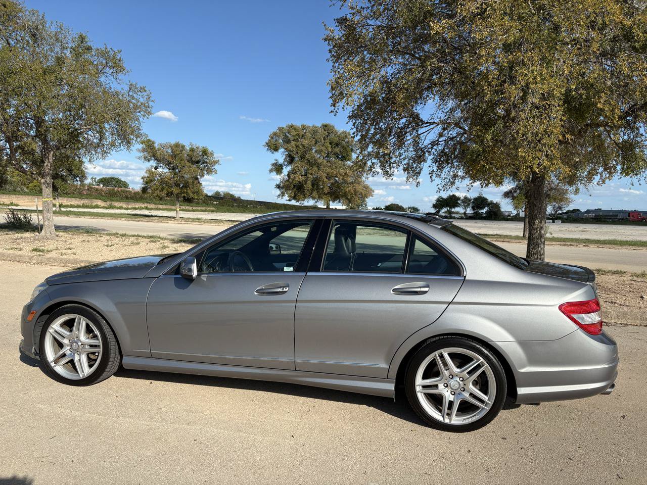 Used 2010 Mercedes-Benz C 300 Sedan image 16