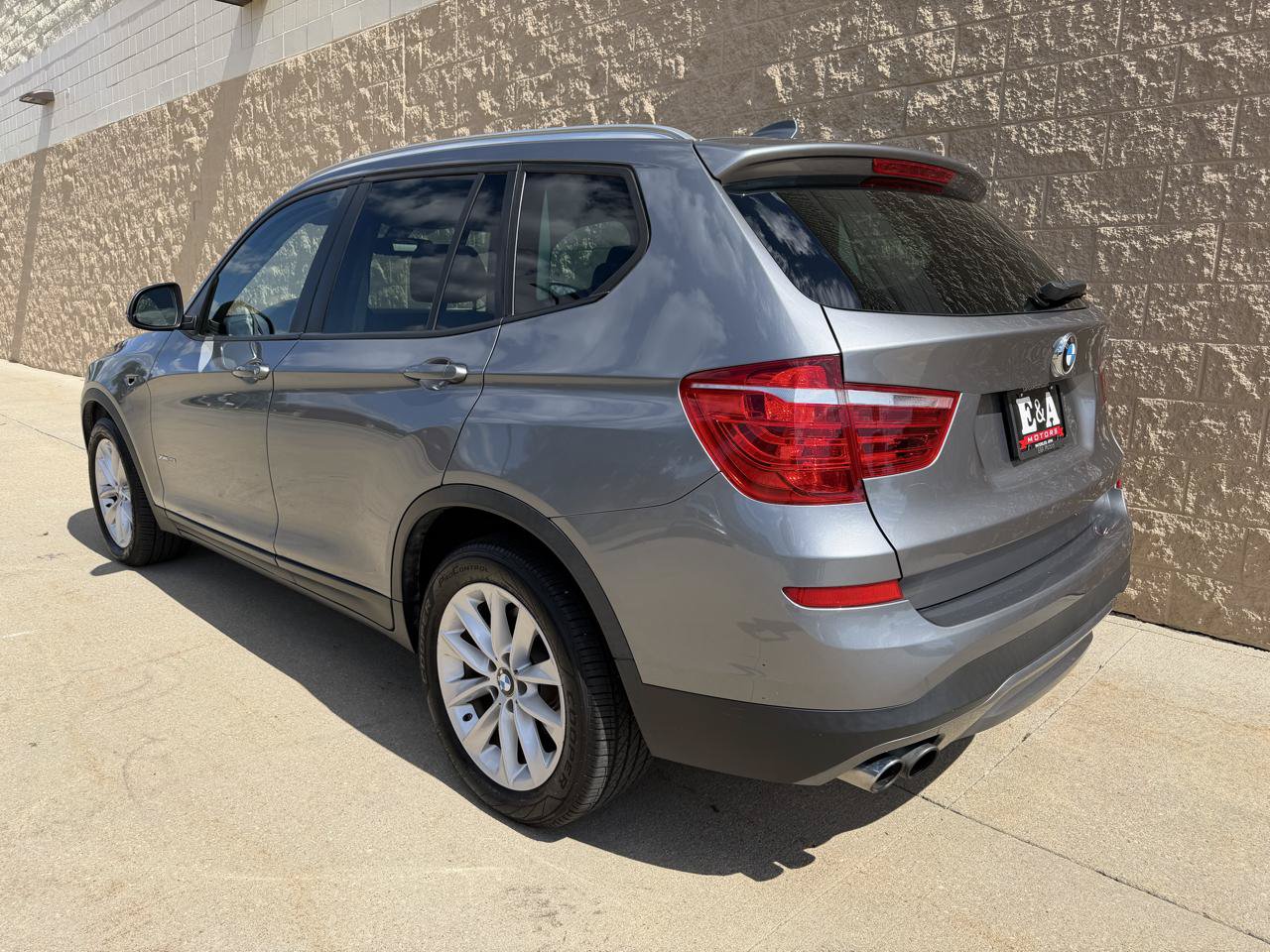Used 2017 BMW X3 xDrive28i AWD/4WD image 3