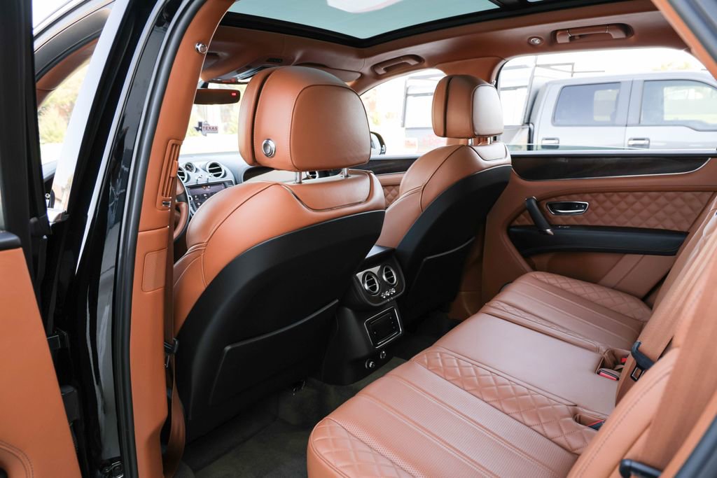 Used 2019 Bentley Bentayga AWD/4WD image 29