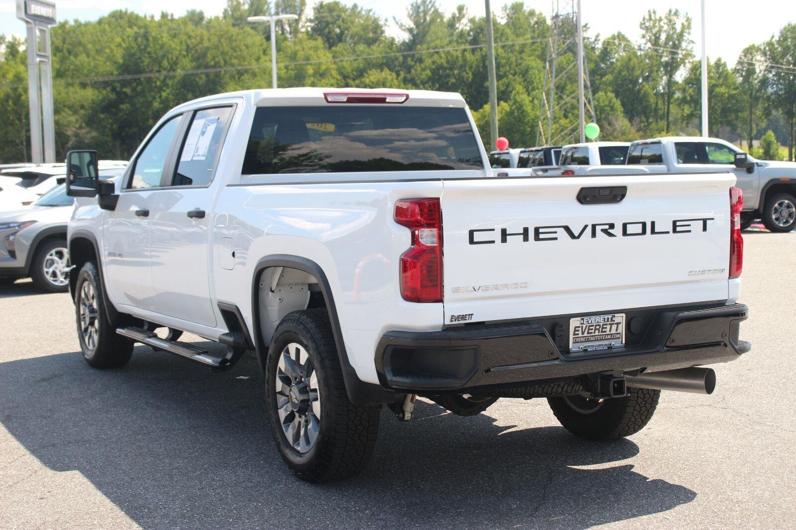 Used 2026 Chevrolet Silverado 2500 Custom w/ Custom Value Package AWD/4WD image 5