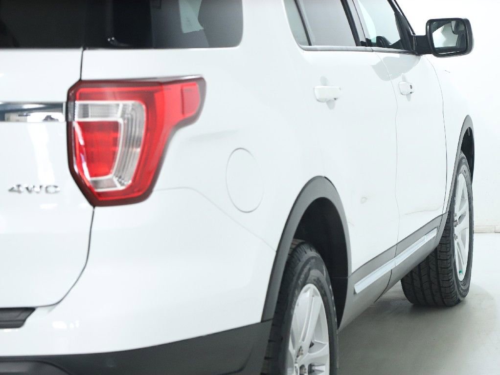 Used 2018 Ford Explorer XLT image 46