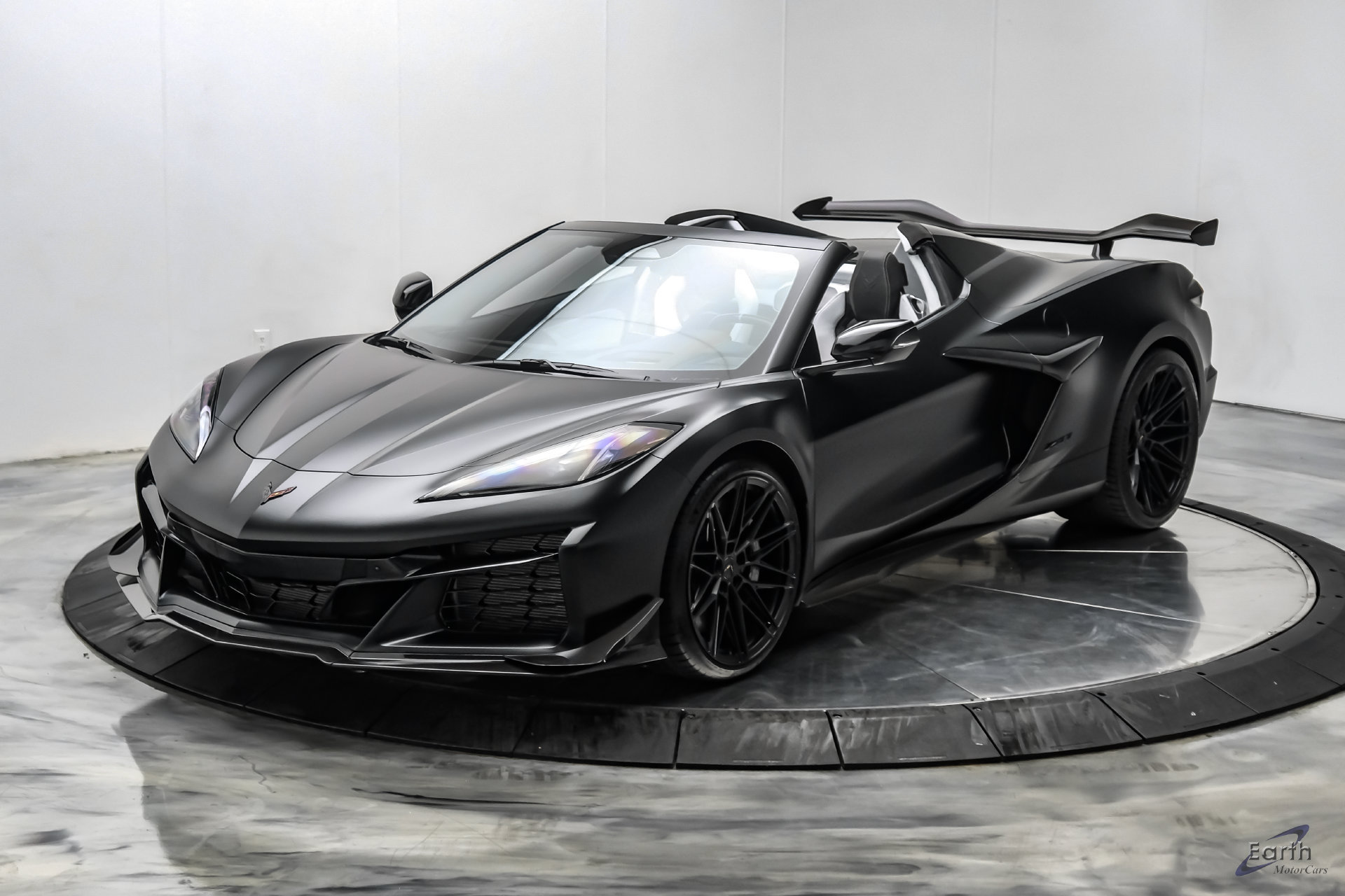 Used 2024 Chevrolet Corvette Z06 w/ Z07 Performance Package RWD image 7