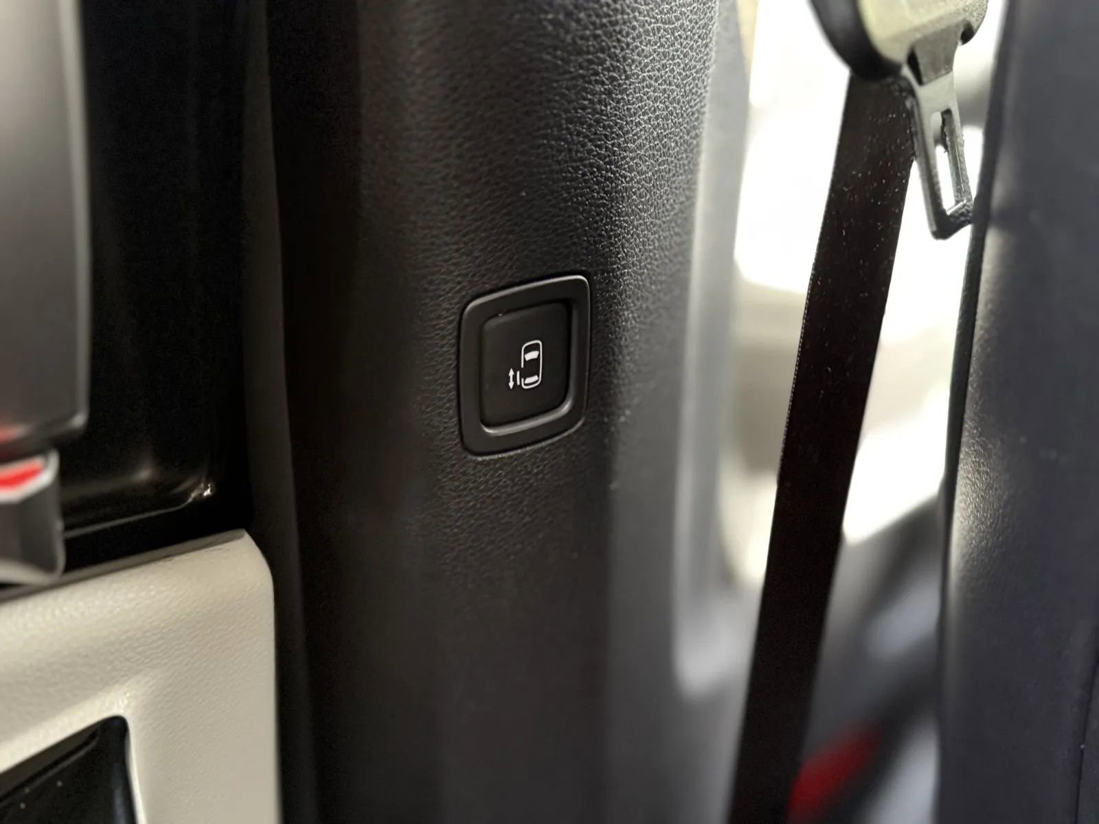 Used 2023 Kia Carnival SX Prestige w/ Paint Protection Package image 47